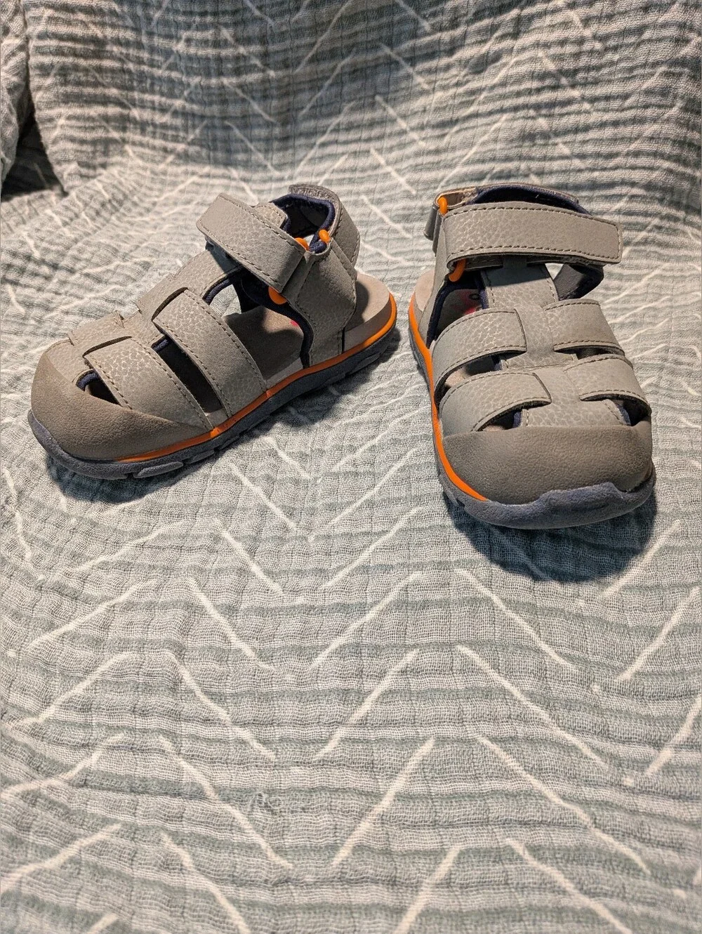 See Kai Run Gray Sandals Size 9